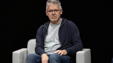 Photo of Apple’s AI chief abruptly steps down