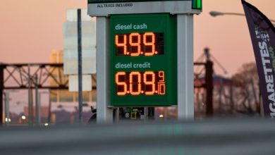 Photo of Average U.S. gas price hits $4 for the first time since 2022